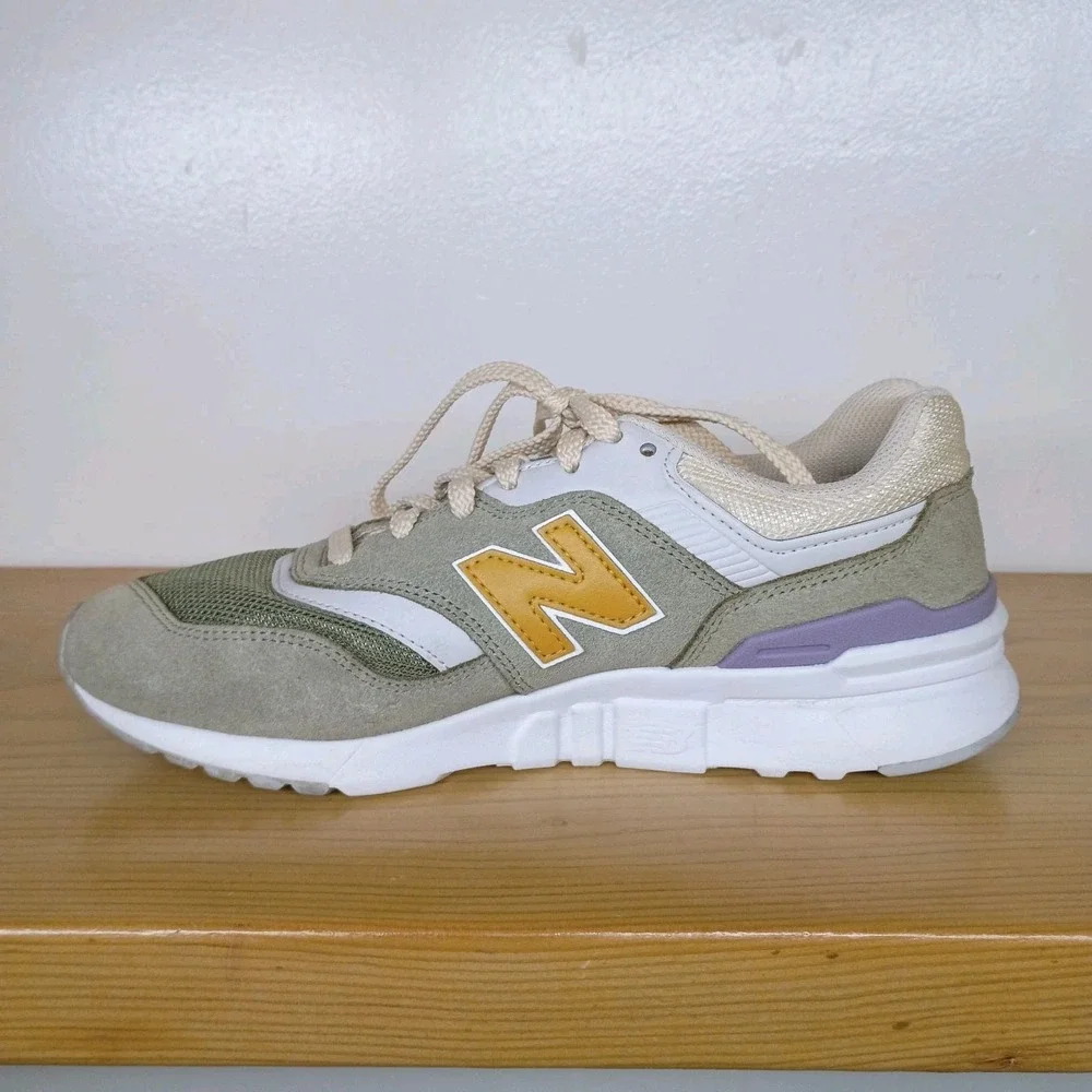 New Balance 997H Women's Size 8 B True‎ Cammo/Golden/Suede/Mix Shoes Sneakers